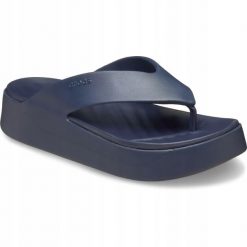 Japonki Dla Dorosłych Crocs Getaway Platform Flip. Niebieskie japonki Crocs, bez wzorów, z materiału. Za 199.99 zł.