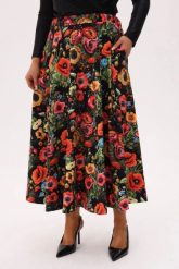 Spódnica MAKOVSKA MIDI - print w maki na czarnym tle PLUS SIZE XXL OVERSIZE. Czarne spódnice Moda Size Plus Iwanek, na co dzień, l, bez wzorów, z bawełny, eleganckie, midi, oversize. Za 339.90 zł.