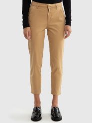 Spodnie damskie chinosy beżowe Danai 801. Brązowe chinosy BIG STAR, bez wzorów, z denimu, eleganckie. W wyprzedaży za 159.99 zł.