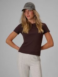 4F T-shirt slim z prążkowanej dzianiny damski - brązowy M. Brązowe t-shirty 4f, m, bez wzorów, z bawełny, eleganckie, bez kołnierzyka, bez ramiączek. Za 49.99 zł.