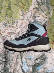 4F Wysokie buty trekkingowe ICE CRACKER z izolacją Primaloft damskie - niebieskie 38. Niebieskie buty trekkingowe 4f, na zimę, z nylonu, przed kolano, bez zapięcia. Za 549.99 zł.