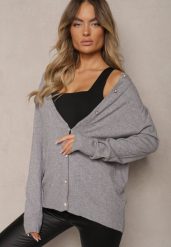 Szary Kardigan z Dodatkiem Bawełny Ozdobiony Cyrkoniami Zapinany na Guziki Mevanine. Szare swetry Renee, na jesień, s, bez wzorów, z bawełny, eleganckie, bez ramiączek. W wyprzedaży za 63.99 zł.