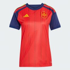Koszulka domowa Hiszpania 26. Czerwone t-shirty sportowe adidas, l, bez wzorów, z materiału, bez ramiączek, do piłki nożnej, climacool (adidas). Za 439.00 zł.