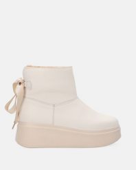 BEŻOWE ŚNIEGOWCE ZE WSTĄŻKĄ D23KB-1230 CREMA. Brązowe botki Venezia, bez wzorów, ze skóry, bez obcasa, bez zapięcia. Za 389.00 zł.