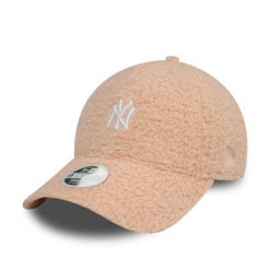 Czapka z daszkiem damska New Era Borg 9FORTY New York Yankees. Czerwone czapki z daszkiem New Era, bez wzorów. Za 139.99 zł.
