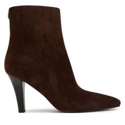 Botki Guess. Brązowe botki Guess, z aplikacjami, bez obcasa, na słupku, bez zapięcia. Za 824.99 zł.