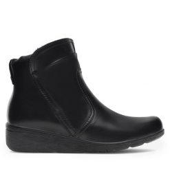 Botki Go Soft. Czarne botki GO SOFT, bez wzorów, bez obcasa, na płaskiej podeszwie, bez zapięcia. Za 124.99 zł.
