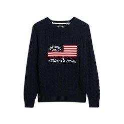 Sweter damski z warkoczowym splotem Superdry Flag. Niebieskie swetry Superdry, na zimę, bez wzorów, ze splotem, eleganckie, bez ramiączek. Za 375.70 zł.