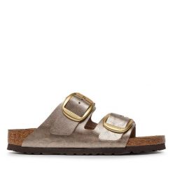 Klapki Birkenstock. Brązowe klapki Birkenstock, bez wzorów, bez obcasa, bez zapięcia. Za 539.99 zł.