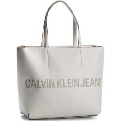 Torebka CALVIN KLEIN JEANS - Sculped Zip Tote Lo K40K400382 103. Shopper bag marki Calvin Klein Jeans. W wyprzedaży za 419.00 zł.