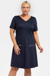Sukienka dzianinowa trapezowa z zamkami na kieszonkach LUCY granatowa. Sukienki KARKO, do pracy, plus size, bez wzorów, z dzianiny, biznesowe, bez kołnierzyka, plus size, bez ramiączek, trapezowe. Za 189.50 zł.