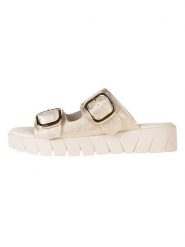 S.Oliver Klapki w kolorze złotym rozmiar: 37. Żółte klapki S.Oliver, bez wzorów, klasyczne, z otwartym noskiem, bez obcasa, bez zapięcia. Za 95.92 zł.