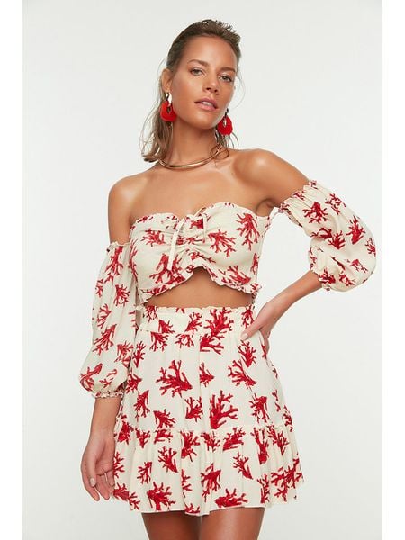 Trendyol 2-częściowy zestaw w kolorze białym rozmiar: 36. Białe sukienki Trendyol, bez wzorów, z wiskozy, bez kołnierzyka, bez ramiączek, mini, rozkloszowane. Za 61.31 zł.