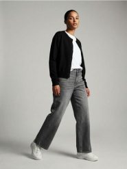 Wiskozowy kardigan - czarny. Czarne swetry Sinsay, l, bez wzorów, z wiskozy, bez ramiączek. Za 29.99 zł.