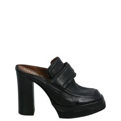 CZARNE KLAPKI DAMSKIE A53107 NERO. Czarne klapki Venezia, bez wzorów, ze skóry, bez obcasa, na platformie, bez zapięcia. Za 369.00 zł.