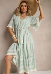 Miętowa Rozkloszowana Sukienka Boho z Bawełny Zdobiona Haftem i Wiązaniem Koriruna. Zielone sukienki Renee, na co dzień, l, z aplikacjami, z bawełny, boho, bez kołnierzyka, bez ramiączek, midi, rozkloszowane. W wyprzedaży za 119.99 zł.