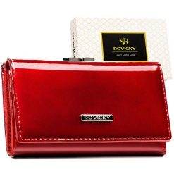 Lakierowany portfel damski ze skóry naturalnej i ekologicznej w czerwonym kolorze - Rovicky. Czerwone portfele ROVICKY, bez wzorów, z lakierowanej skóry. Za 57.99 zł.