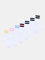 Długie skarpetki z paskami 7 pack - biały. Białe skarpetki Sinsay, bez wzorów. Za 19.99 zł.
