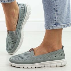 Khaki ażurowe skórzane półbuty damskie Jezzi 6870. Brązowe półbuty wsuwane Jezzi, na lato, w ażurowe wzory, z jeansu, eleganckie, bez obcasa, na płaskiej podeszwie. Za 189.00 zł.