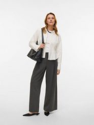Vero Moda Spodnie w kolorze antracytowym rozmiar: 38/L30. Czarne spodnie materiałowe Vero Moda, bez wzorów, z materiału, z podwyższonym stanem. Za 139.95 zł.