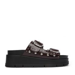 Klapki DeeZee. Brązowe klapki DeeZee, bez wzorów, bez obcasa, bez zapięcia. Za 159.99 zł.