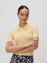 Ażurowy sweter z krótkim rękawem - jasnożółty. Żółte swetry Reserved, l, w ażurowe wzory, z wiskozy, bez ramiączek. Za 119.99 zł.