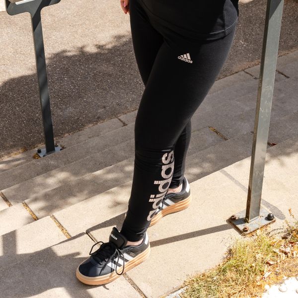 Legginsy fitness damskie ADIDAS. Czarne legginsy adidas, bez wzorów, z bawełny, sportowe. Za 119.99 zł.