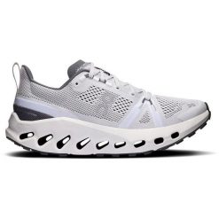 Buty do biegania damskie On Cloudsurfer Trail. Białe buty do biegania On, bez wzorów, bez zapięcia, do biegania. Za 599.99 zł.
