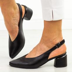 Czarne skórzane Polskie czółenka damskie na obcasie bez pięty Deoni D1450A. Czarne czółenka Deoni, na lato, bez wzorów, ze skóry, eleganckie, bez obcasa, na obcasie, bez zapięcia. Za 439.00 zł.