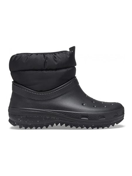 Crocs Kozaki zimowe "Classic Neo Puff" w kolorze czarnym rozmiar: 38/39. Czarne kozaki Crocs, na zimę, bez wzorów, z materiału, eleganckie, bez obcasa, bez zapięcia. Za 232.23 zł.