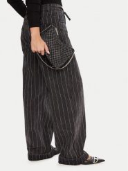 Guess Torebka HWCE93 50170 Czarny. Czarne kopertówki Guess, z aplikacjami, z materiału, wizytowe, bez dodatków. Za 399.99 zł.