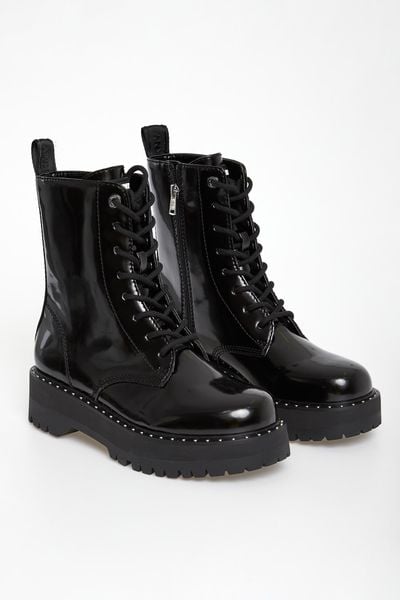 Trapery damskie DKNY. Traperki DKNY, bez wzorów, bez obcasa, bez zapięcia. Za 849.00 zł.