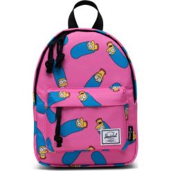 Herschel plecak X The Simpsons kolor różowy mały wzorzysty. Czerwone plecaki Herschel, bez wzorów, do ręki, bez dodatków. W wyprzedaży za 229.99 zł.