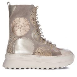 Botki Maciejka. Brązowe botki Maciejka, bez wzorów, bez obcasa, na płaskiej podeszwie, bez zapięcia. Za 449.99 zł.