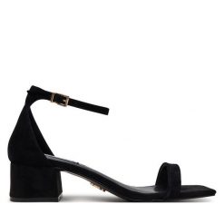 Sandały Steve Madden. Czarne sandały Steve Madden, bez wzorów, bez obcasa, na słupku, bez zapięcia. Za 359.99 zł.