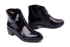 RIEKER Y0553-35 red, botki damskie. Czerwone botki Rieker, bez wzorów, bez obcasa, na obcasie, bez zapięcia. Za 279.92 zł.