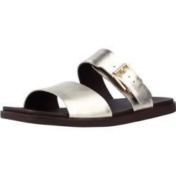 Sandały CLARKS OFRA SLIDE Złoty. Żółte sandały Clarks, bez wzorów, ze skóry, bez obcasa, bez zapięcia. Za 258.99 zł.