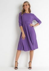 Ciemnofioletowa Sukienka Plisowana z Paskiem Gonge. Fioletowe sukienki Born2be, na co dzień, bez wzorów, eleganckie, bez kołnierzyka, bez ramiączek, midi, dopasowane. W wyprzedaży za 101.99 zł.