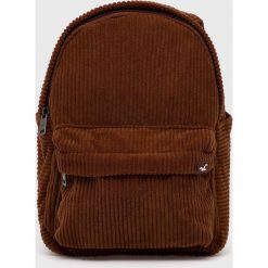 Hollister Co. plecak damski kolor brązowy mały gładki. Brązowe plecaki Hollister Co., bez wzorów, do ręki, bez dodatków. W wyprzedaży za 124.99 zł.