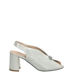 SANDAŁY Z METALICZNYM POŁYSKIEM 00307008 WHITE. Białe sandały Venezia, bez wzorów, z nubiku, bez obcasa, bez zapięcia. Za 219.00 zł.