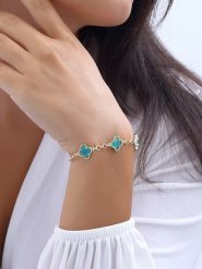 Luja Bijoux Pozłacana bransoletka z kamieniami szlachetnymi rozmiar: onesize. Niebieskie bransoletki Luja Bijoux, pozłacane. Za 61.46 zł.