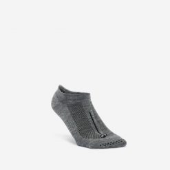 Skarpetki fitness damskie Domyos antypoślizgowe 500. Szare skarpetki DOMYOS, bez wzorów, z dzianiny. Za 29.99 zł.