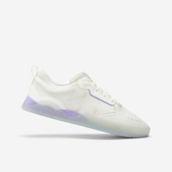 Buty na deskorolkę Crush900 Joseph Garbaccio Pro biało-fioletowe. Białe buty do biegania Decathlon, bez wzorów, z kauczuku, bez zapięcia, do biegania. W wyprzedaży za 199.99 zł.