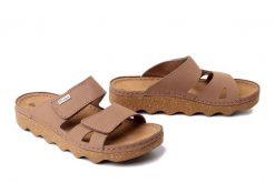 INBLU CX-04KU 026 piaskowy, klapki damskie. Brązowe klapki Inblu, bez wzorów, ze skóry, bez obcasa, bez zapięcia. Za 137.90 zł.