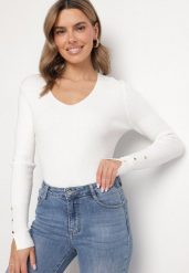 Biały Sweter z Wiskozą i Nitami na Rękawach Sonavea. Białe swetry Born2be, m, z aplikacjami, z jeansu, eleganckie, bez ramiączek. W wyprzedaży za 76.49 zł.