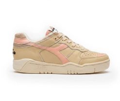 Buty do chodzenia damskie Diadora B.560 Used Terry Vintage. Brązowe buty treningowe Diadora, z aplikacjami, z gumy, bez zapięcia, tenisowe. Za 517.00 zł.