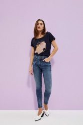 Jeansy push up z ozdobnym pasem granatowe. Niebieskie jeansy MOODO, xs, bez wzorów, z bawełny, długie. W wyprzedaży za 41.99 zł.
