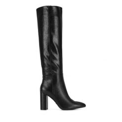 Kozaki MEXX. Czarne kozaki Mexx, bez wzorów, bez obcasa, na słupku, bez zapięcia. Za 449.99 zł.