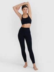 Legginsy fitness do jogi i pilatesu bezszwowe damskie push-up. Czarne legginsy sportowe 4f, s, bez wzorów, z dzianiny, z podwyższonym stanem, na fitness i siłownię. Za 159.99 zł.