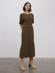 BGN Sukienka w kolorze oliwkowym rozmiar: 34. Brązowe sukienki BGN, na imprezę, bez wzorów, bez kołnierzyka, bez ramiączek, maxi. Za 108.99 zł.